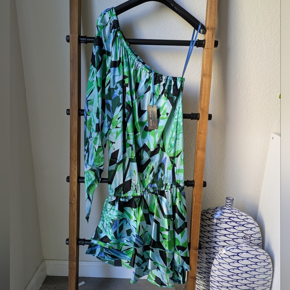 NWT Vikki Nikks 100% Silk Asymmetrical Geometric Mini Dress - Size M